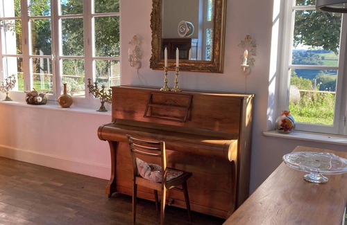 Montredon-Labessonnie Villa | "The old school" in authentic southern French village with high ceilings inside and out