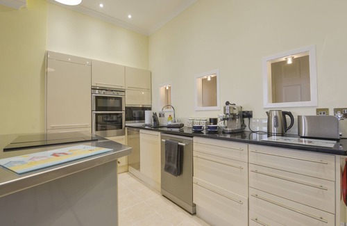 Torpoint Cottage | THE OLD SIGNAL HOUSE, pet friendly in Kingsand And Cawsand