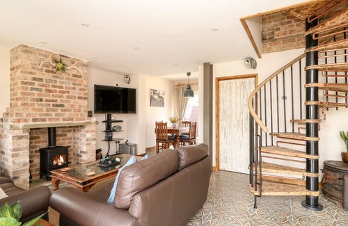 Horncastle Cottage | THE OLD SMITHY, pet friendly, character holiday cottage in Horncastle
