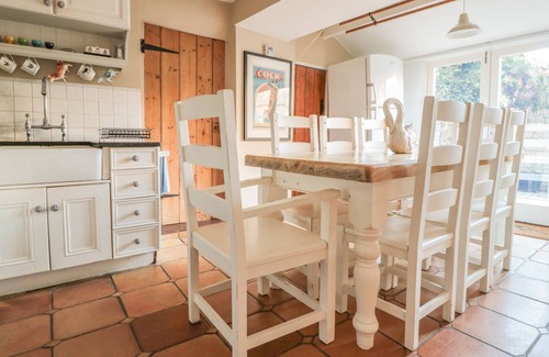Sherston Cottage | THE OLD SWAN, pet friendly, character holiday cottage in Malmesbury