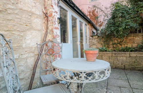 Sherston Cottage | THE OLD SWAN, pet friendly, character holiday cottage in Malmesbury