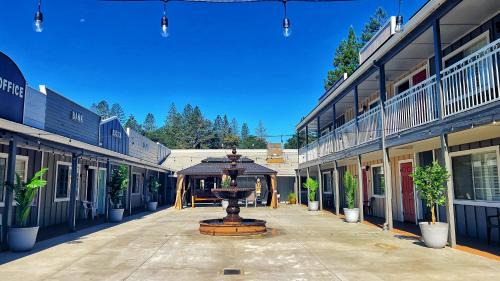 Willits Hotel | The Old West Inn