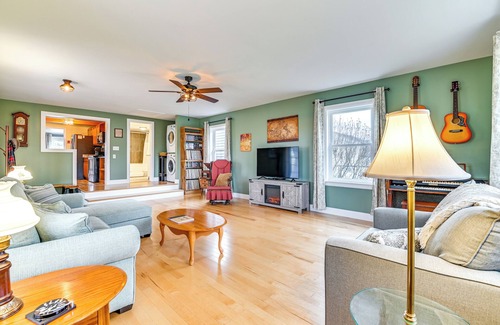 Westerlo House | 'The Olde Westerlo Village House' < 1/2 Mi to Park