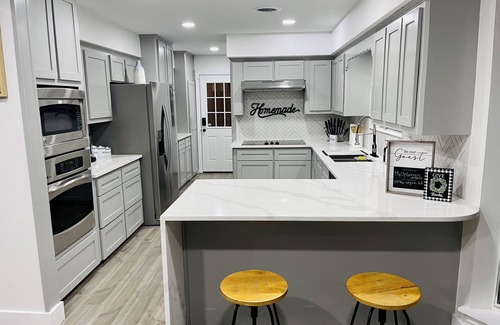 Huntsville House | The Olive Retreat - Minutes from SHSU - STATE PARK & MORE