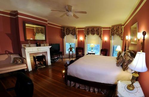 West Washington Bed & Breakfast | The Oliver Inn