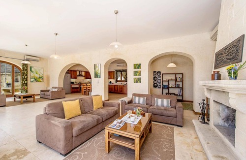 San Lawrenz Villa | The Olives Holiday Home