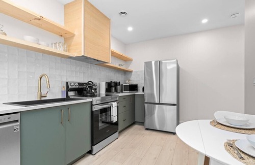 Belleville Apartment | The Olympia: Front Street Flats