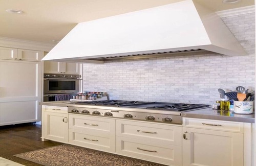 Marina District House | The One on Marina Blvd 4 bedrooms & 4 full bathrooms
