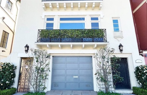 Marina District House | The One on Marina Blvd 4 bedrooms & 4 full bathrooms