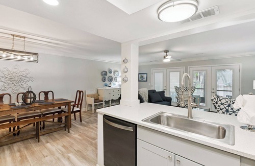Epworth Acres House | The Opal: Cozy 3/3 SSI Nest