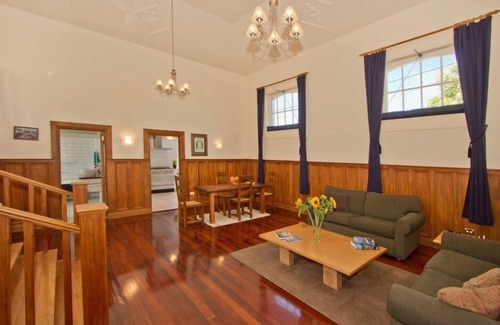 Petone House | The Orange Lodge - Petone - Wellington - Broadband