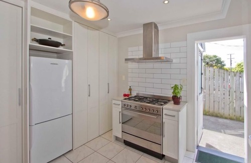 Petone House | The Orange Lodge - Petone - Wellington - Broadband
