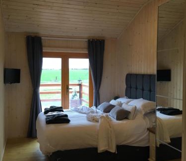 Hadleigh Cabin | The Orchard Bramble Lodge