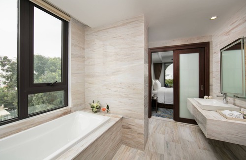 Hang Trong Hotel | The Oriental Jade Hotel