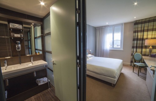 Noeux-les-Mines Hotel | The Originals Boutique, La Maison Rouge