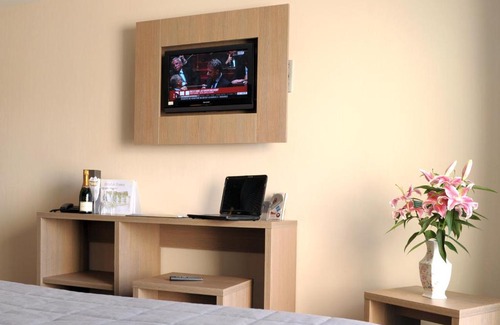Bessines-sur-Gartempe Hotel | The Originals City, Hôtel de France, Bessines-sur-Gartempe