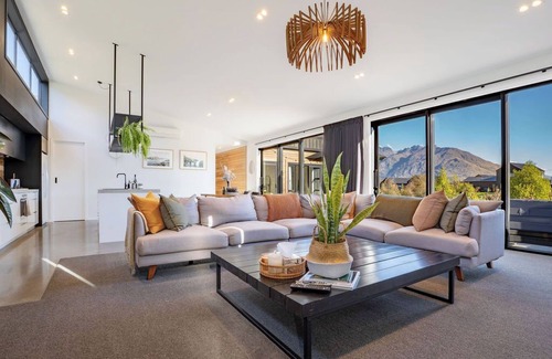 Jacks Point House | The Outlook at Jacks Point