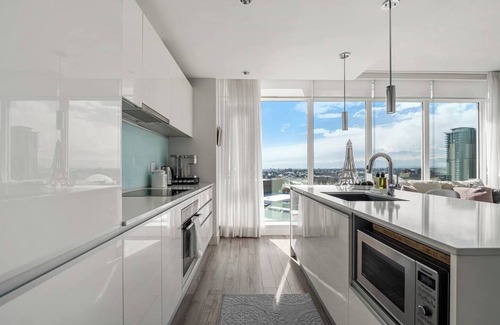 Victoria Park Apartment | The Outlook - Calgary Tower & Stampede Views!