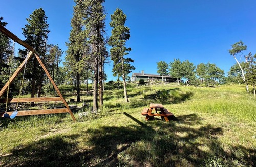 Black Hawk House | The Outlook-Golden Gate Canyon, Black Hawkn3BR/2BA mountain home sleeps 6 guests
