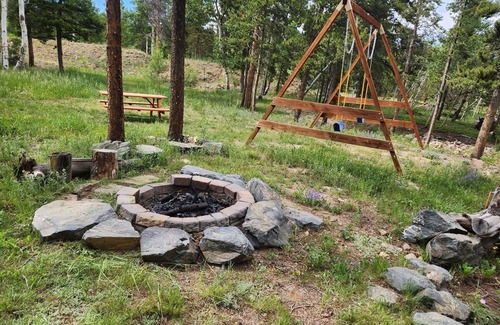 Black Hawk House | The Outlook-Golden Gate Canyon, Black Hawkn3BR/2BA mountain home sleeps 6 guests