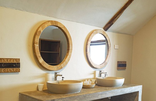 Kutani Resort | The Overhang