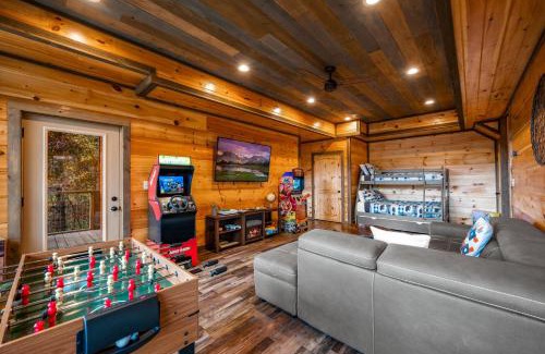 Chalet Village Ski Chalet | The Overlook - '21 Cabin - Gorgeous Unobstructed Views - Fire Pit Table - GameRm - HotTub - Xbox - Lots of Bears