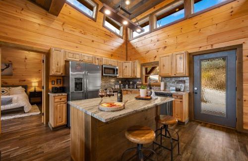 Chalet Village Ski Chalet | The Overlook - '21 Cabin - Gorgeous Unobstructed Views - Fire Pit Table - GameRm - HotTub - Xbox - Lots of Bears