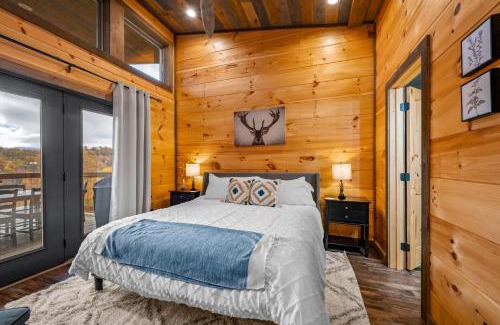 Chalet Village Ski Chalet | The Overlook - '21 Cabin - Gorgeous Unobstructed Views - Fire Pit Table - GameRm - HotTub - Xbox - Lots of Bears