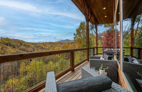 Chalet Village Ski Chalet | The Overlook - '21 Cabin - Gorgeous Unobstructed Views - Fire Pit Table - GameRm - HotTub - Xbox - Lots of Bears