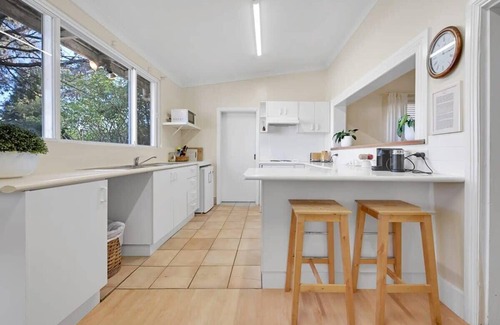 Emu Swamp House | The Overseers Cottage - Mayfield Vineyard