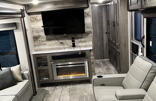 Linn Creek House | The Ozarks Travel Trailer Luxury