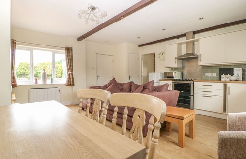 Storwood Cottage | THE PADDOCK, with open fire in York