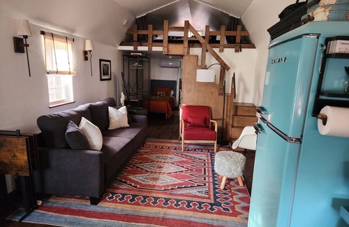Edmond Cabin | The Painted Cabin Near Lazy E Edmond/Guthrie