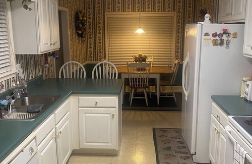 Tuscaloosa House | The Palace at the Hampton is Charming and Spacious 4-bedroom house in Tuscaloosa