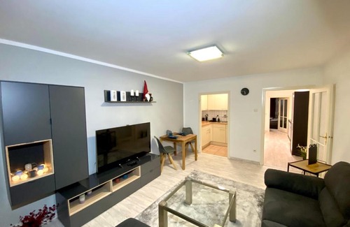 Munchner Freiheit Apartment | The Paleo's
