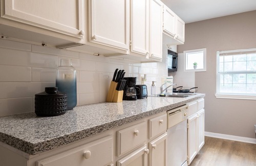 MacGregor Apartment | The Palm Flats 05! Zoo! Museums! Medical Center! ⭐️⭐️⭐️⭐️⭐️