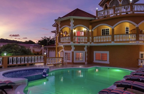 Galina House | The Palms at Galina *Luxury Rental* Fully Staffed