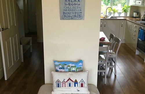 Tyn-y-Gongl House | The Palms Holiday Home Near Beautiful Benllech Beach - children and pet friendly