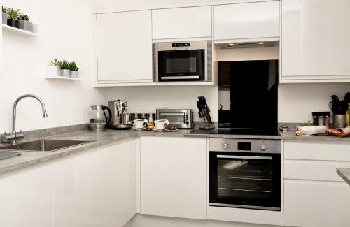 Bournemouth City Centre Apartment | THE PALMS Lux living Condo B'mouth Town Centre & Beach
