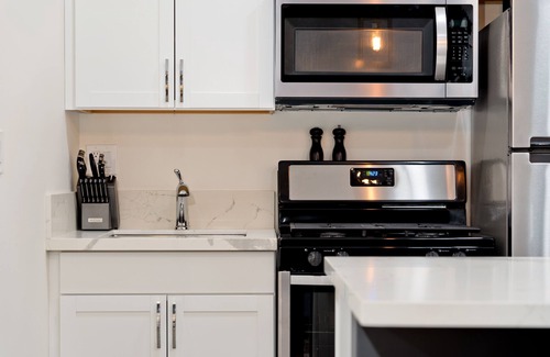 Bankers Hill Apartment | The Palms Zen Villa! Amazing Amenities & Location by Little Italy & Convention C