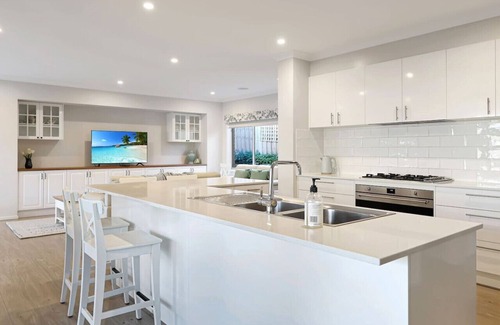 Portarlington House | The panorama retreat- sleeps 12, aircon, brand new