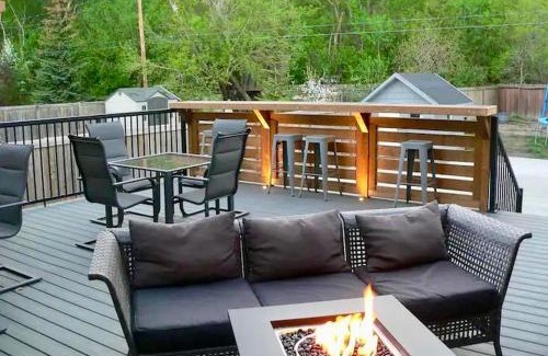 Sunnyside House | The Park House Retreat with Hot Tub