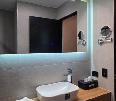 Parkville Hotel | The Parkmore Hotel