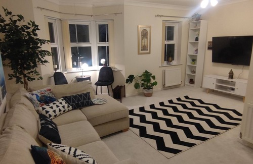 Wakefield House | The Parkview House , City location and easy access to motorways