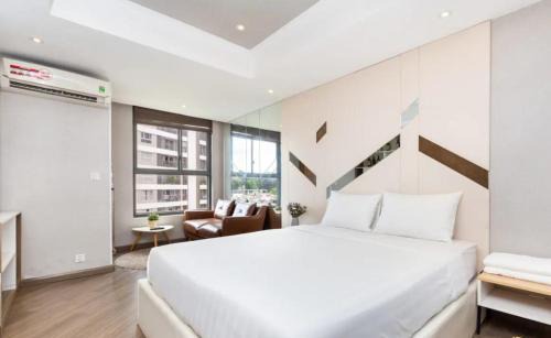 Phu Nhuan Apartment | The Parkview - Very Close TSN Airport