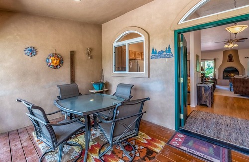 Alto House | The Peaceful Nest: 3 Bedrooms, Beautiful Scenery, Quiet Surroundings, AND a Hot Tub!