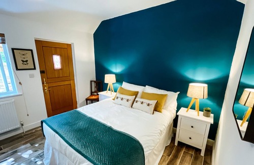 Chelsworth Hotel | The Peacock Inn