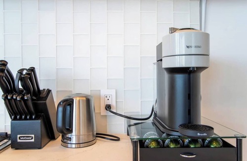 Pico Apartment | The Pearl Coast Luxury 2BR Santa Monica Escape – Rooftop Pool, Gym & Sauna