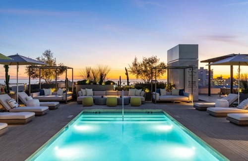 Pico Apartment | The Pearl Coast Luxury 2BR Santa Monica Escape – Rooftop Pool, Gym & Sauna