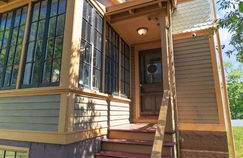 Fair Haven Apartment | The Pearl Garden, New Haven